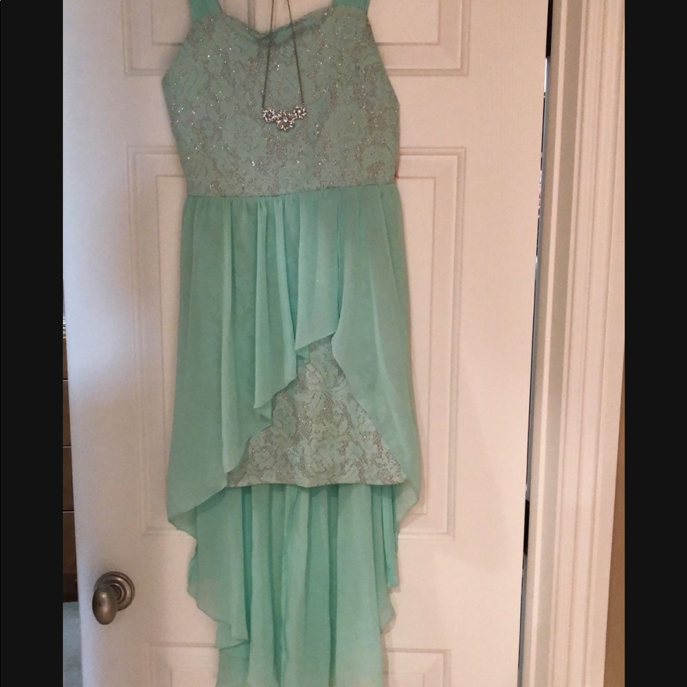 Ingirl San Francisco beautiful girl’s dress with a necklace - Picture 5 of 7
